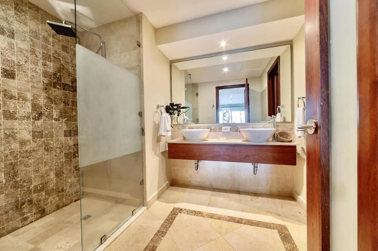 Beachfront Lux Condo With Private Terrace Punta Cana Lägenhet